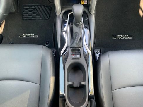 Used 2023 Toyota Corolla Cross XLE w/ Convenience Package image 21