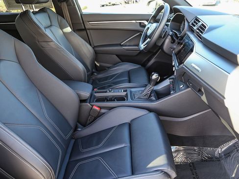 Used 2023 Audi Q3 2.0T Premium w/ Black Optic Sport Package image 17