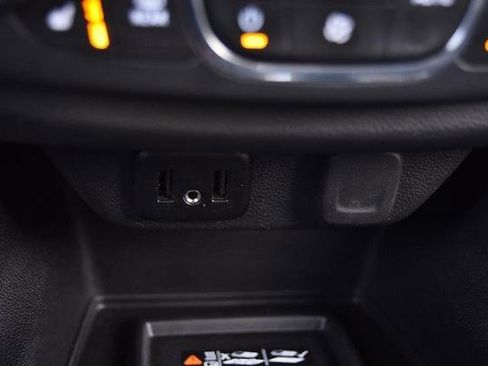 Used 2022 Chevrolet Traverse LT image 20