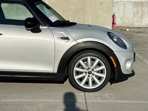 Used 2019 MINI Cooper 4-Door Hardtop w/ Signature Upholstery Package image 35