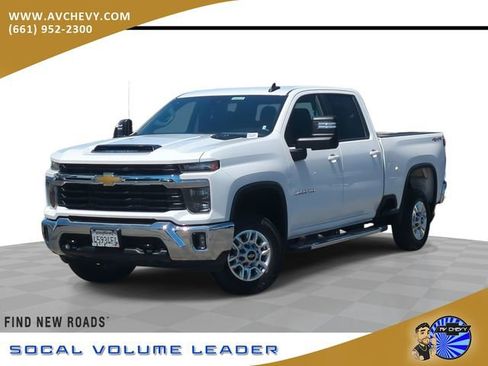 Used 2025 Chevrolet Silverado 2500 LT w/ Convenience Package AWD/4WD image 1