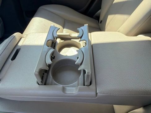 Used 2013 Ford Edge SEL FWD image 16