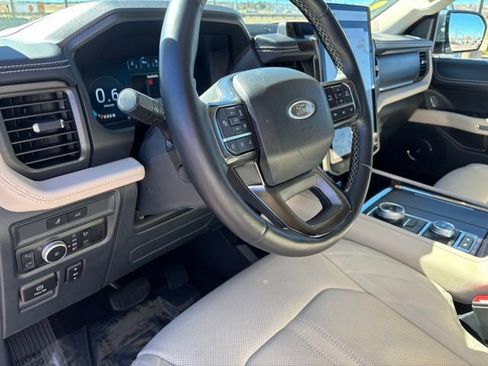 Used 2022 Ford Expedition Platinum image 13