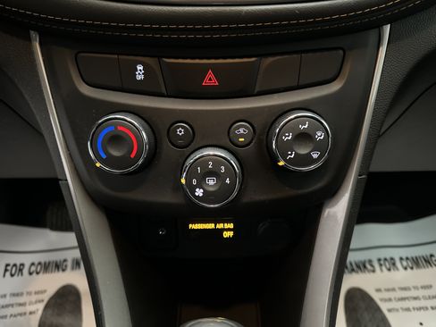 Used 2022 Chevrolet Trax LT w/ LT Convenience Package image 31