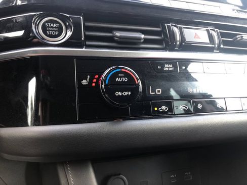 Used 2023 Nissan Pathfinder SL w/ Lighting Package (N92) FWD image 23