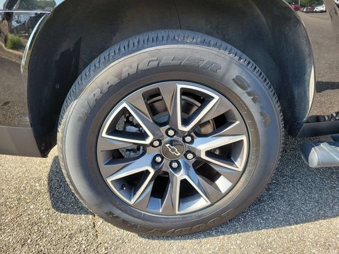 Used 2021 Chevrolet Suburban Z71 AWD/4WD image 10