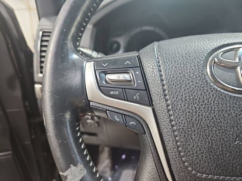 Used 2016 Toyota Land Cruiser AWD/4WD image 22