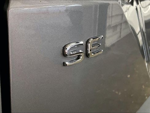 Used 2024 Volkswagen Atlas SE image 11