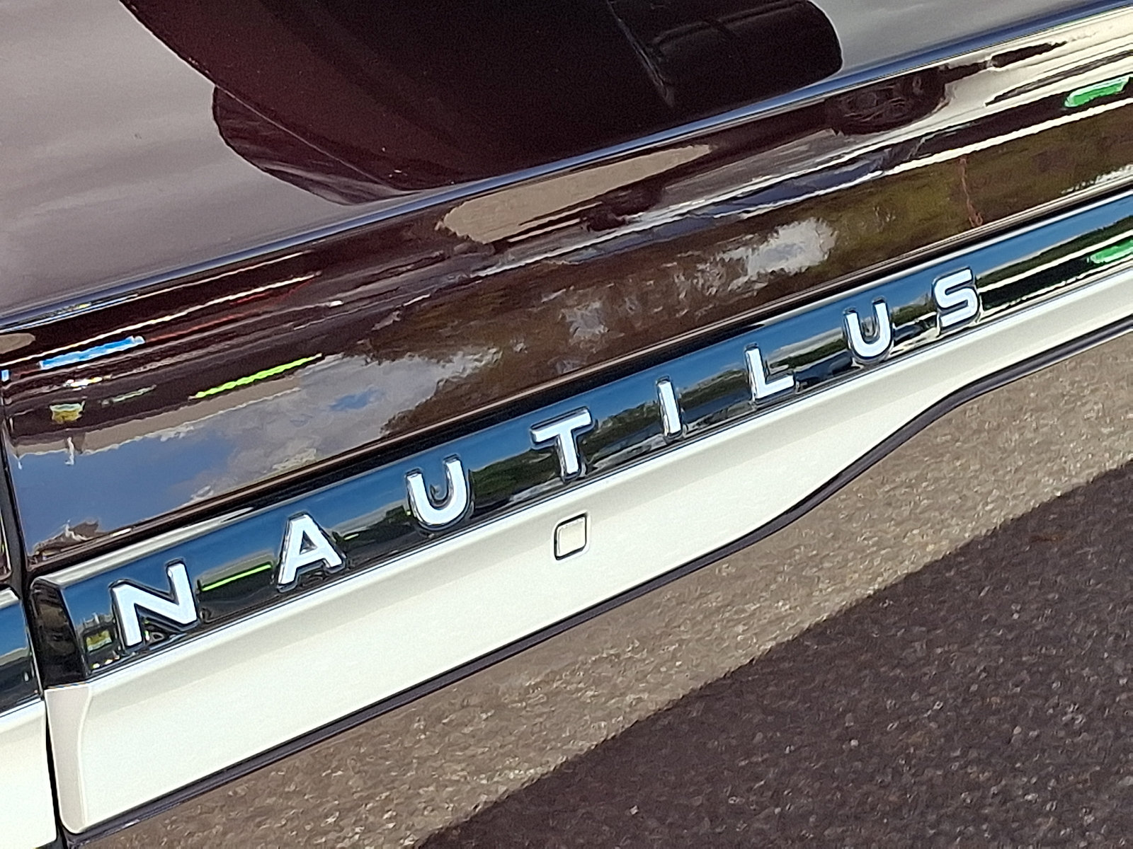 Used 2024 Lincoln Nautilus Premier AWD/4WD image 31