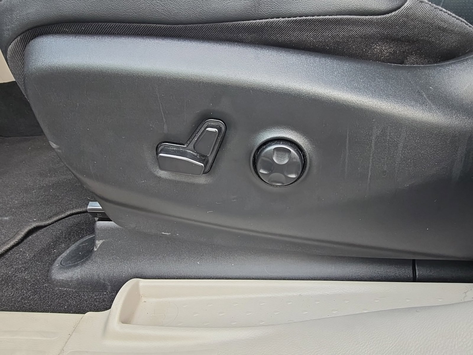 Used 2024 Chrysler Pacifica Touring-L FWD image 11