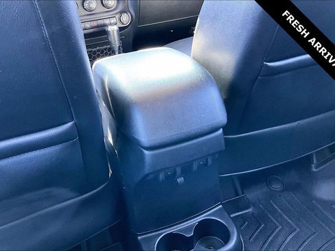 Used 2015 Jeep Wrangler Unlimited Sahara w/ Connectivity Group image 10