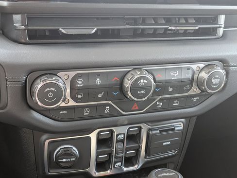 New 2026 Jeep Gladiator Sport AWD/4WD image 13