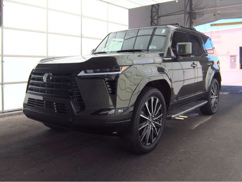 Used 2024 Lexus GX 550 w/ Accessory Package (2T) AWD/4WD image 2
