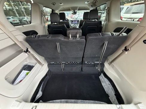 Used 2022 Chrysler Pacifica Touring-L FWD image 20