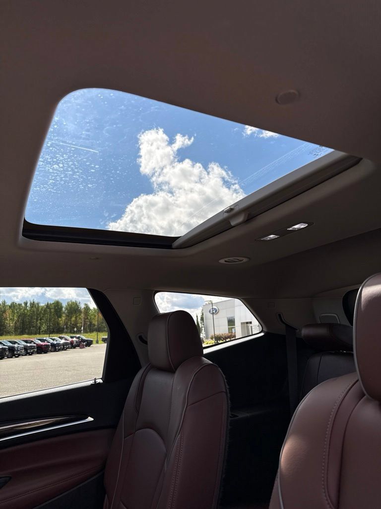 Used 2020 Buick Enclave Avenir w/ Avenir Technology Package AWD/4WD image 15