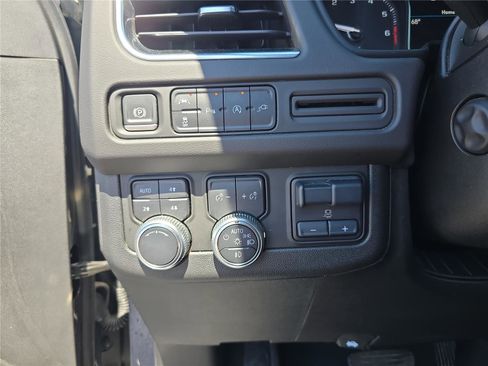 Used 2021 GMC Yukon XL SLT w/ SLT Luxury Plus Package AWD/4WD image 32