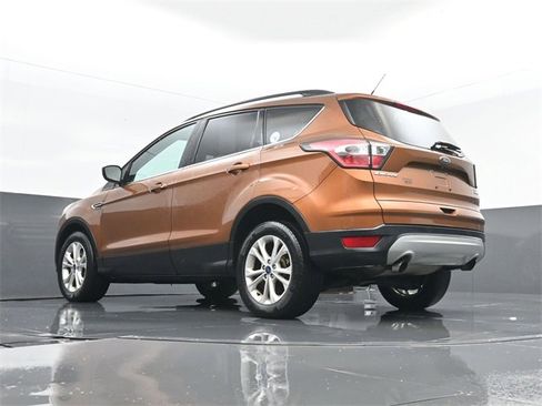 Used 2017 Ford Escape SE w/ Equipment Group 201A image 22