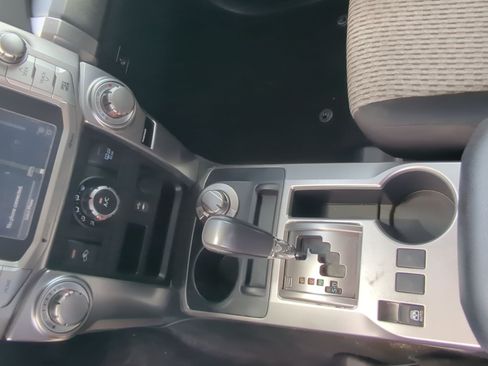 Used 2015 Toyota 4Runner SR5 AWD/4WD image 18