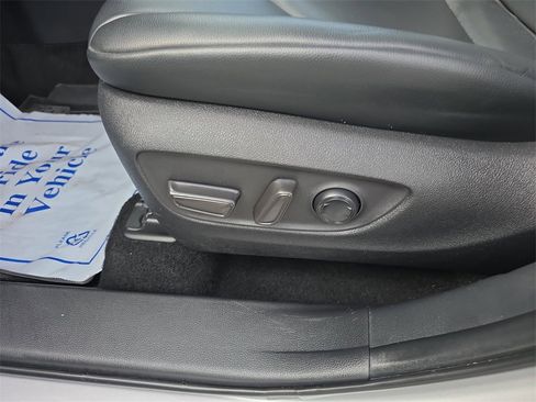 Used 2024 Toyota Highlander LE image 13