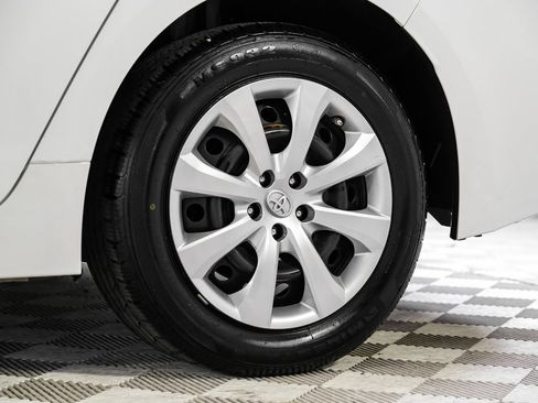 Used 2020 Toyota Corolla LE FWD image 56