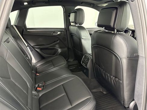 Certified 2025 Porsche Macan GTS image 25