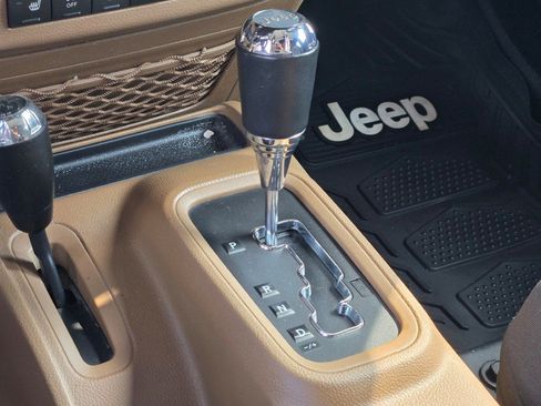 Used 2015 Jeep Wrangler Unlimited Sahara w/ Connectivity Group image 22