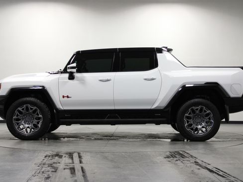 Used 2025 GMC Hummer EV 2X w/ LPO, Sport Package AWD/4WD image 7