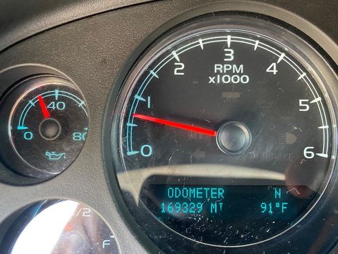 Used 2013 Chevrolet Suburban LTZ RWD image 37