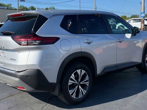 Used 2022 Nissan Rogue SV image 8