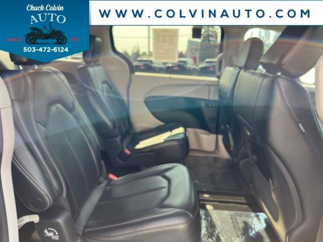 Used 2023 Chrysler Pacifica Touring-L FWD image 24