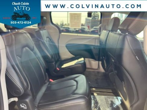 Used 2023 Chrysler Pacifica Touring-L FWD image 24