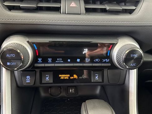 Used 2019 Toyota RAV4 XLE AWD/4WD image 19