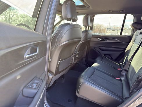 New 2025 Jeep Grand Cherokee Altitude AWD/4WD image 28