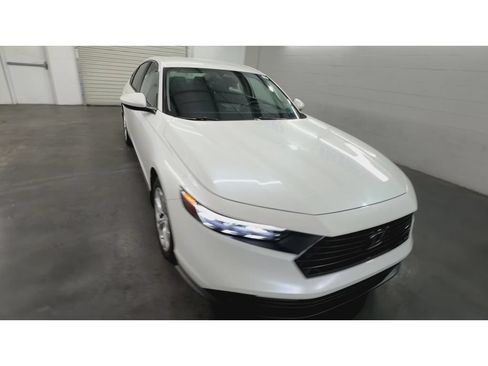 Used 2025 Honda Accord LX image 3