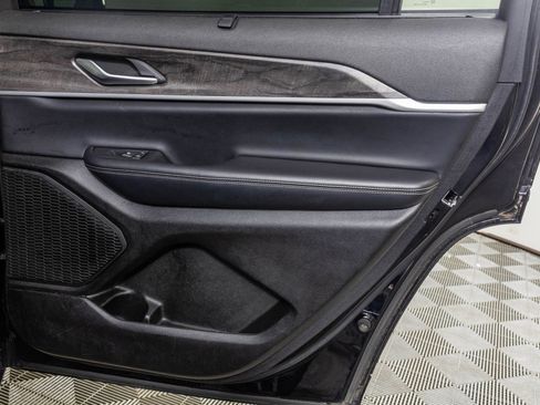 Used 2024 Jeep Grand Cherokee L Limited w/ Luxury Tech Group II image 49