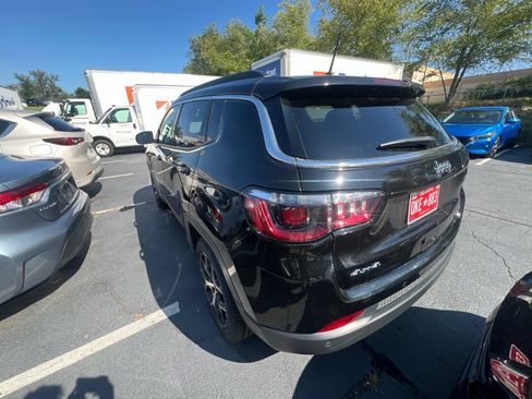 Used 2025 Jeep Compass Limited AWD/4WD image 5