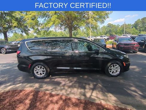 Certified 2023 Chrysler Pacifica Touring-L FWD image 6