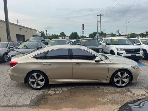 Used 2018 Honda Accord Touring image 5