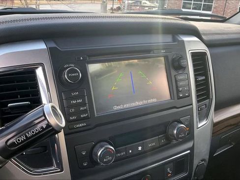 Used 2016 Nissan Titan SL image 21