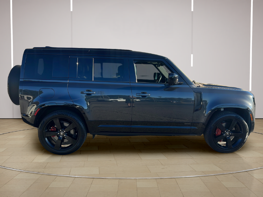 Used 2025 Land Rover Defender 110 X AWD/4WD image 8