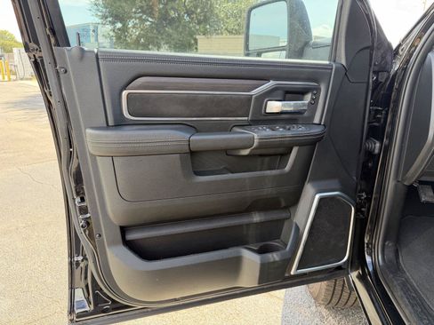 Used 2025 RAM 2500 Laramie AWD/4WD image 12