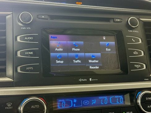 Used 2014 Toyota Highlander Plus FWD image 17