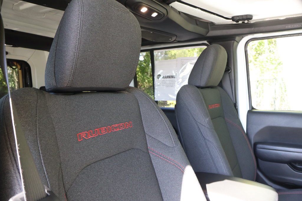 Used 2025 Jeep Wrangler Unlimited Rubicon AWD/4WD image 39