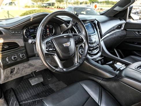 Used 2019 Cadillac Escalade Platinum image 12
