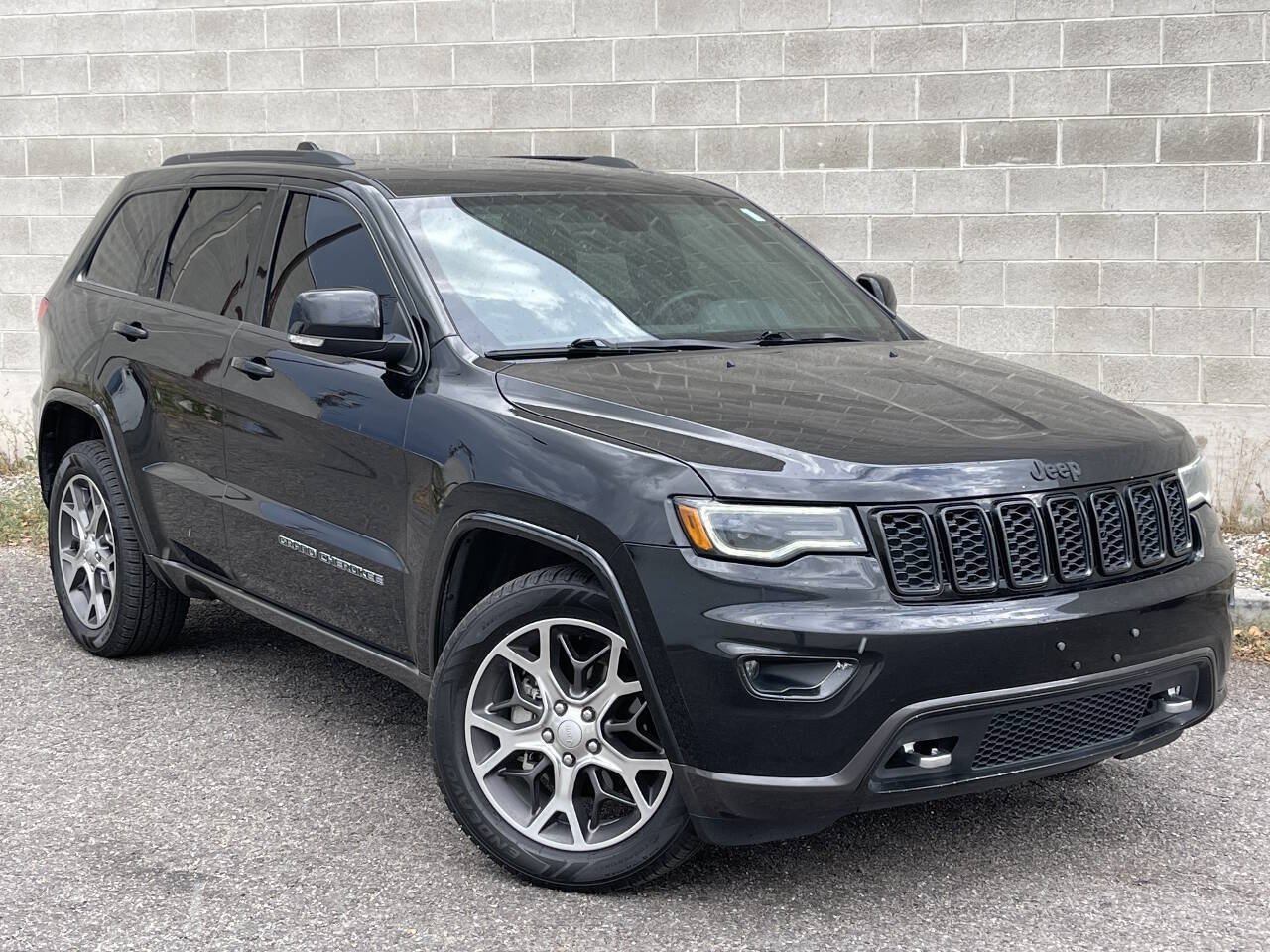 Used 2018 Jeep Grand Cherokee Limited AWD/4WD image 2