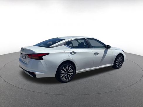 Used 2025 Nissan Altima 2.5 SV image 12