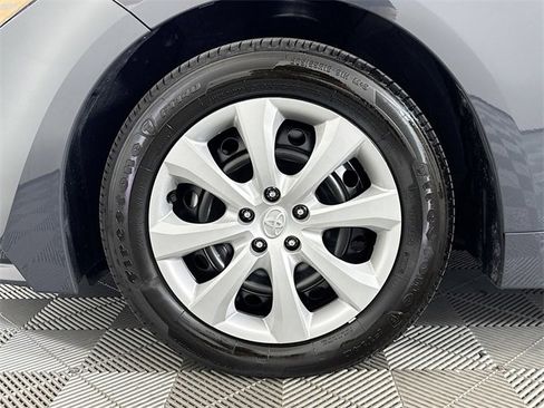 Certified 2025 Toyota Corolla LE image 4