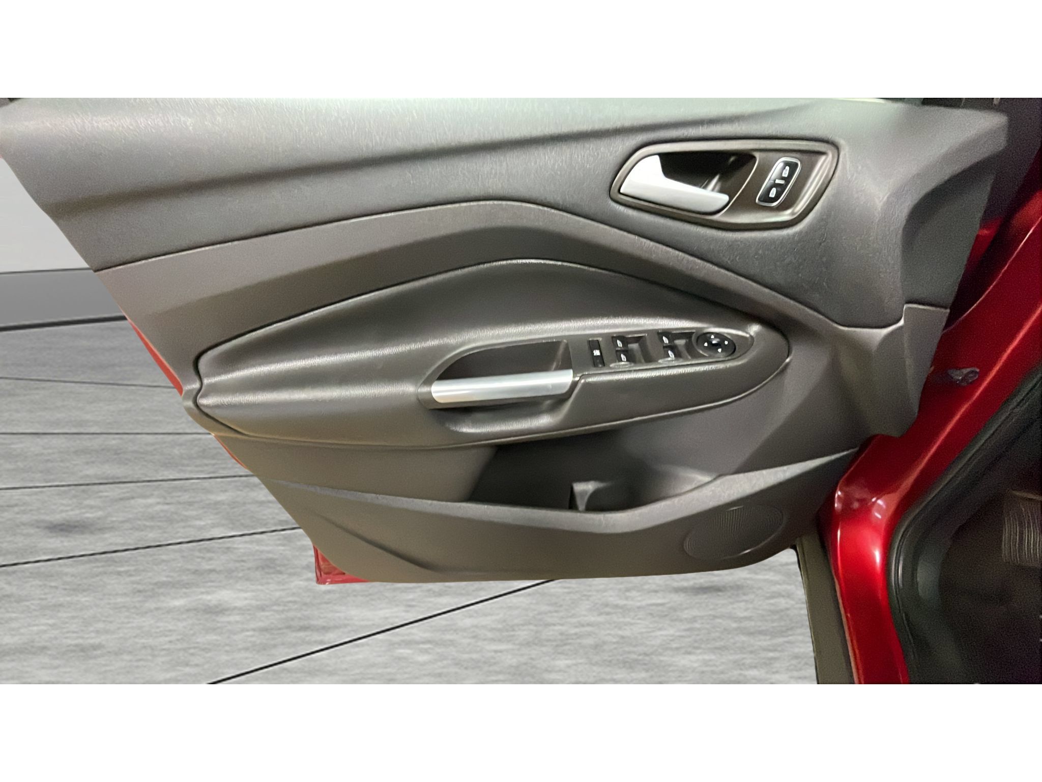 Used 2018 Ford Escape SEL w/ Ford Safe & Smart Package FWD image 10