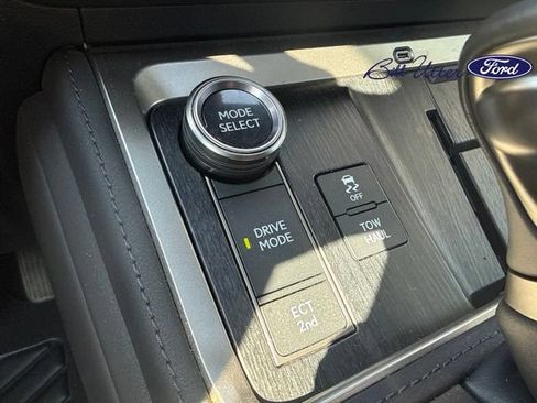 Used 2024 Lexus GX 550 w/ Accessory Package (31) AWD/4WD image 13
