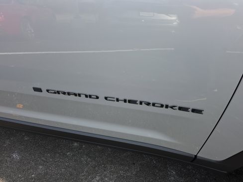 New 2025 Jeep Grand Cherokee L Altitude image 25